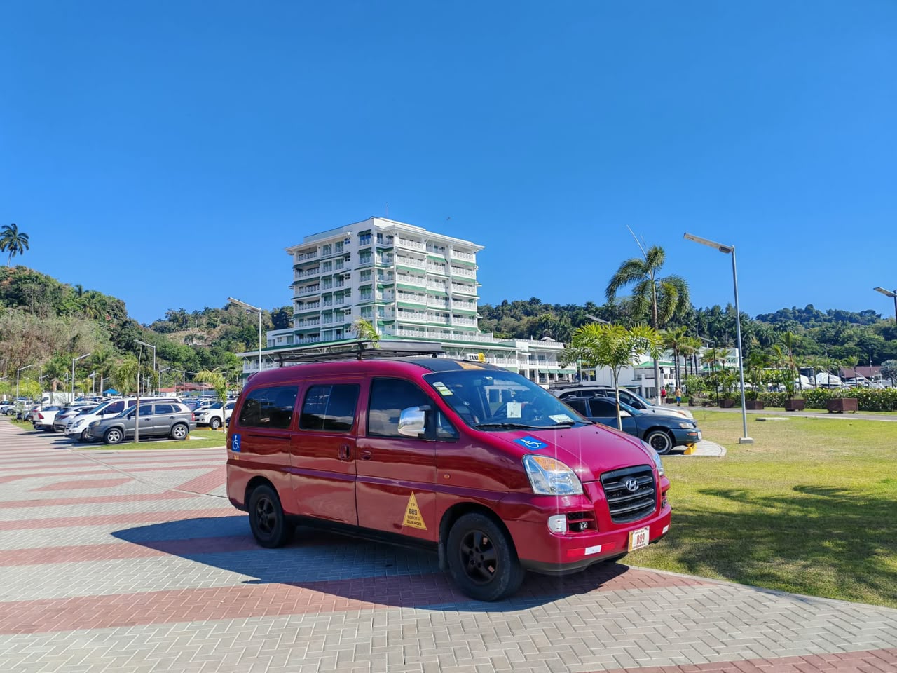 Red Taxi Quintavalle van parked in Quepos